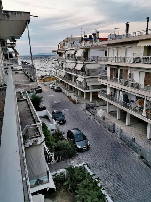 Apartment With 3 Rooms Just 1 Min From The Beach And Free Public Parking Περαία Εξωτερικό φωτογραφία