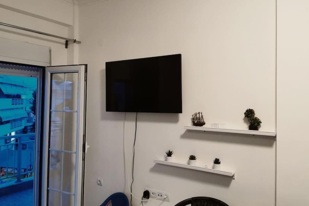 Apartment With 3 Rooms Just 1 Min From The Beach And Free Public Parking Περαία Εξωτερικό φωτογραφία
