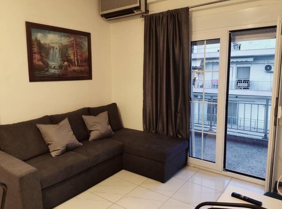 Apartment With 3 Rooms Just 1 Min From The Beach And Free Public Parking Περαία Εξωτερικό φωτογραφία