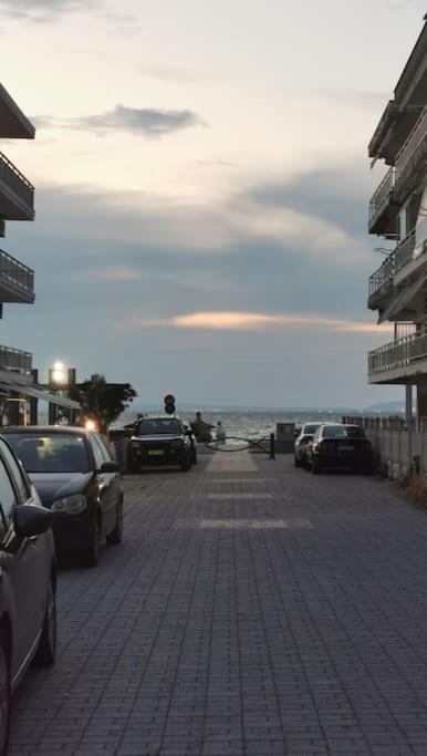 Apartment With 3 Rooms Just 1 Min From The Beach And Free Public Parking Περαία Εξωτερικό φωτογραφία